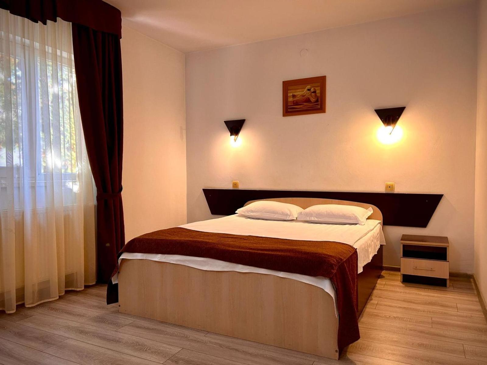 Hotel Levisticum Bacău Exteriör bild