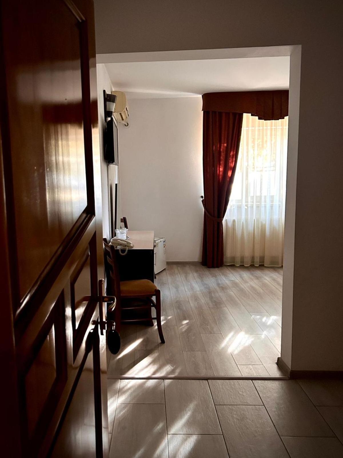 Hotel Levisticum Bacău Exteriör bild