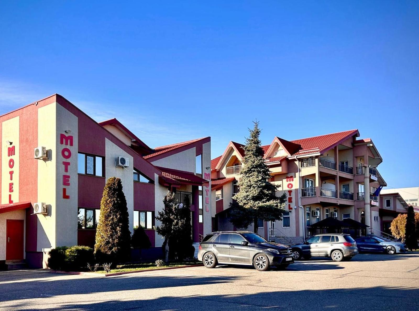 Hotel Levisticum Bacău Exteriör bild